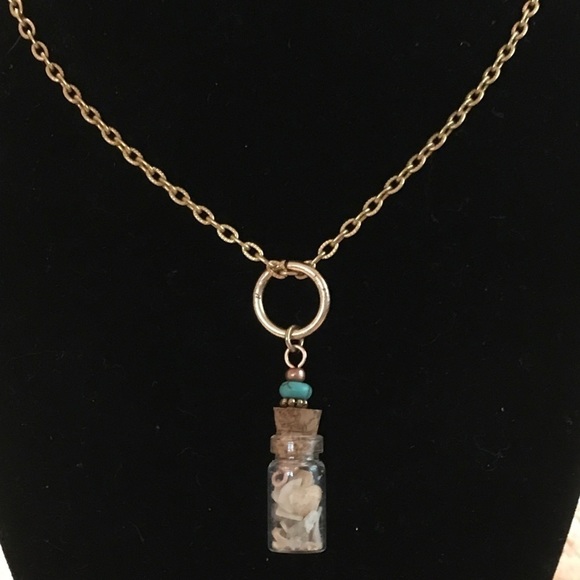 New HANDMADE SEASHELLS/TURQUOISE VIAL NECKLACE - Picture 2 of 7